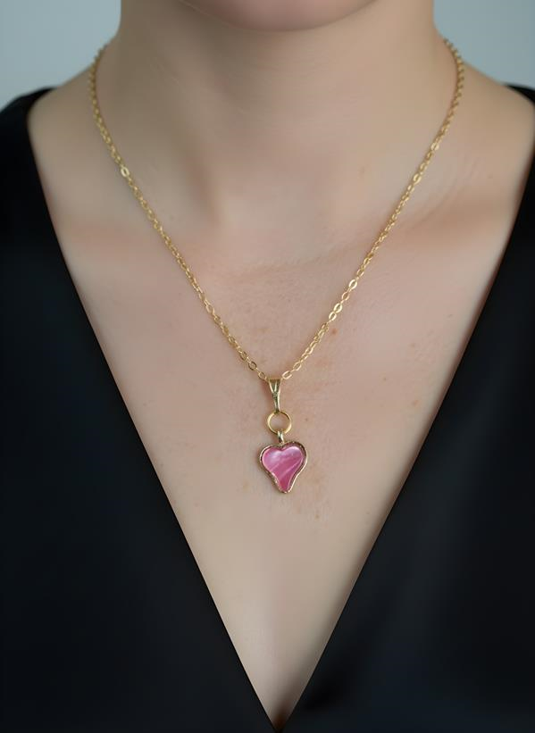 Pembe Kalp Detaylı Kolye