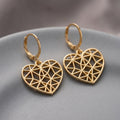 Geometrik Desenli Kalp Figürlü Gold Renkli Sallantılı Kadın Küpe