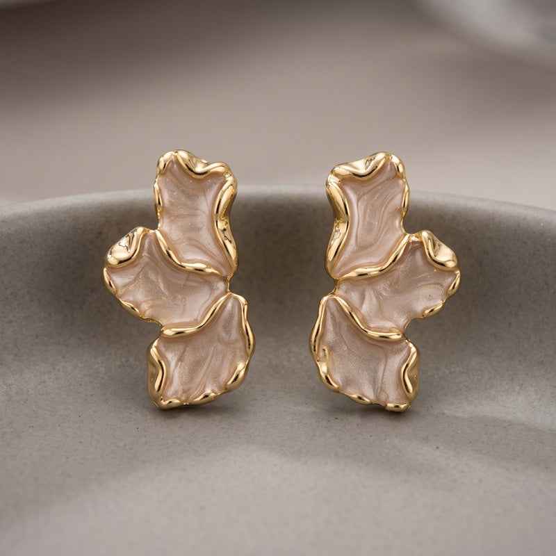 Gold Renk Krem Mineli Yaprak Küpe