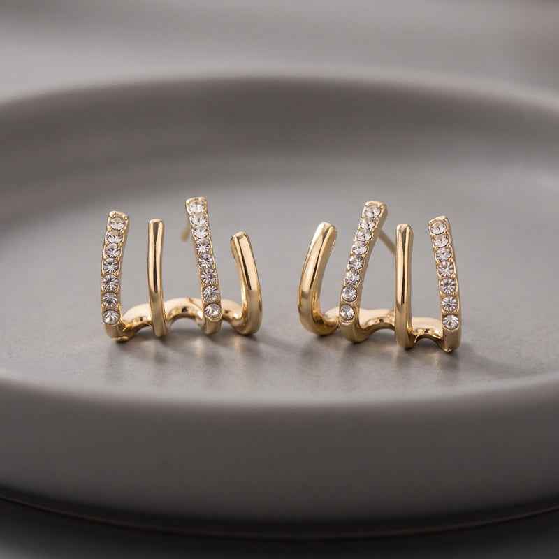Gold Renk Taş Detaylı Tırnak Küpe