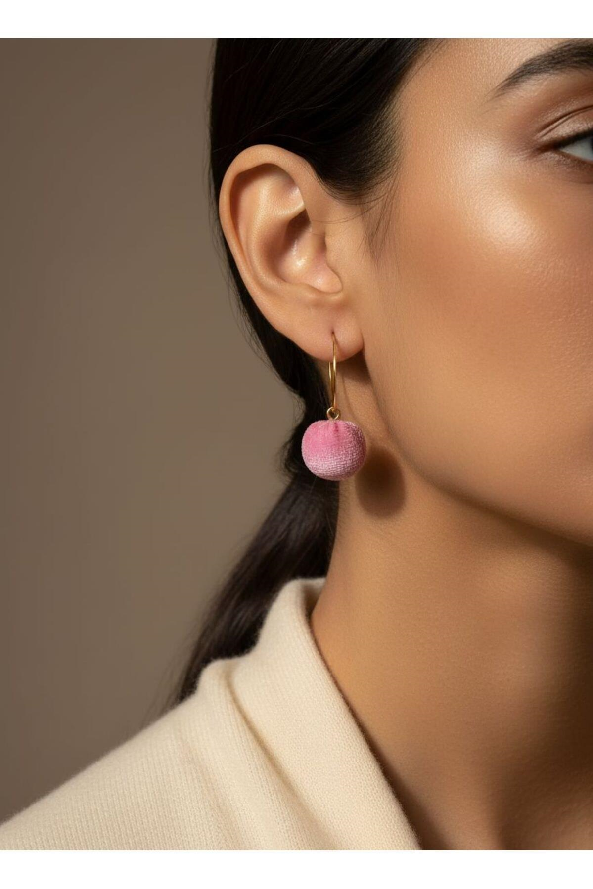 Gold Renk Pembe Ponpon Küpe