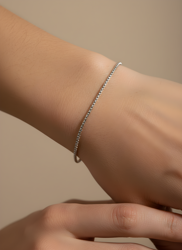 Minimal İnce Zincir Tasarımlı Kadın Bileklik