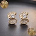 Modern S Formlu Kristal Taşlı Gold Küpe