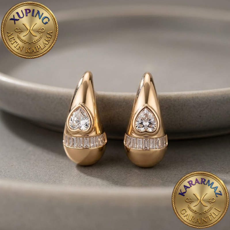 Zirkon ve Baget Taşlı Altın Kaplama Gold Kalp Detaylı Damla Küpe